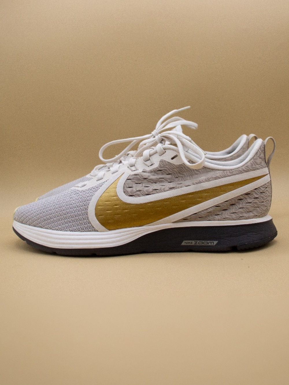 Nike Zoom Strike 2 String Metallic Gold Athletic Shoes AO1913-200 Women's Size 8